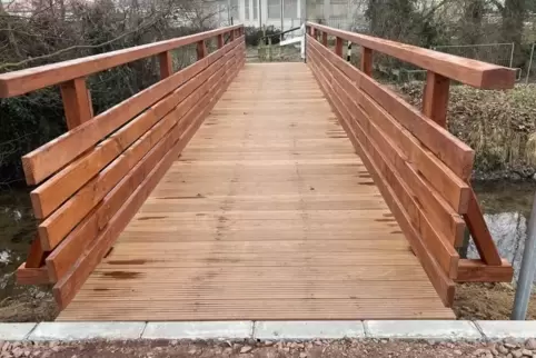 Wieder begehbar: die Brücke über den Speyerbach. 