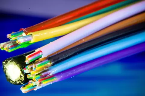 Ein Datenvolumen von bis zu einem Gigabit pro Sekunde ist dank Glasfaserleitungen möglich. 