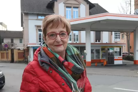 70 Jahre lebte und arbeitete Elke Gehrlein in der markanten Straßeneck-Tankstelle. 