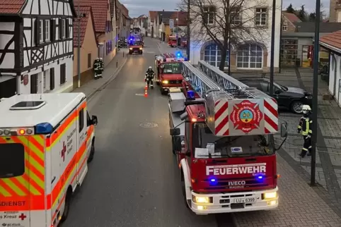 Als die Feuerwehr anrückt, war das Feuer im Keller des Zentrums Alte Schule bereits aus.