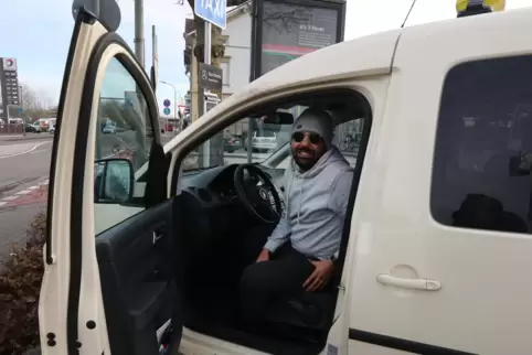 Murat Kilicer kritisiert fehlende Staatsunterstützung für Taxi-Unternehmen in der Pandemie. 