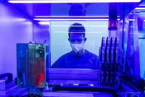 Um die Omikron-Variante zweifelsfrei feststellen zu können, ist eine Laboruntersuchung notwendig. Um die Omikron-Variante zweifelsfrei feststellen zu können, ist eine Laboruntersuchung notwendig.
