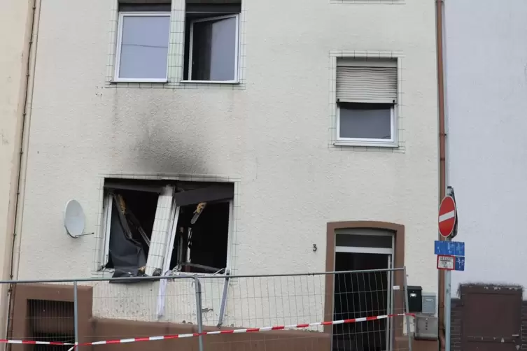 Der 34-Jährige Mann, der am Montag bei einer Explosion in einem Haus in der Neunkircher Innenstadt schwere Brandverletzungen erl