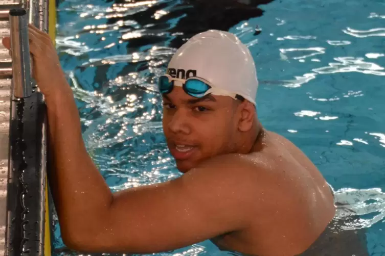 Ganz stark: Lange Zeit konnte Michael Raje (15) nur unzureichend trainieren, weil die Schwimmb&auml;der geschlossen waren. Anfang Nov