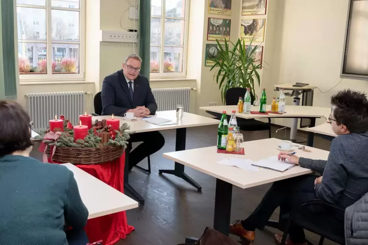  Steffi Blinn und Andreas Ganter im Gespr&auml;ch mit OB Zwick.