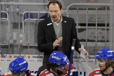 Meinungsfreudig, streitbar: Adler-Trainer Pavel Gross.