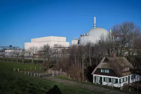 Wird in wenigen Stunden abgeschaltet: das deutsche Atomkraftwerk Brokdorf. Werden in der EU bald neue AKW gebaut? 