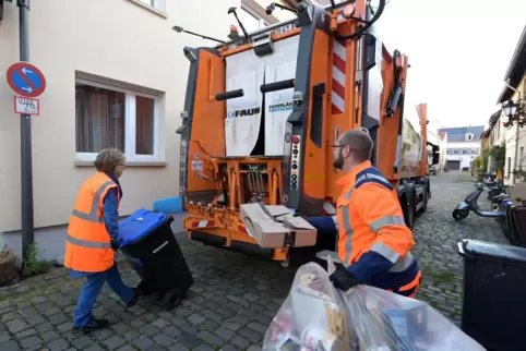 Steinmetzergasse in der Speyerer Altstadt: heute tophygienische Verhältnisse auch dank der Müllabfuhr, vor rund 150 Jahren ein H