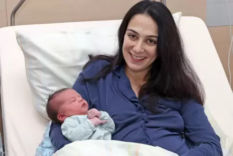 Erschöpft, aber wohlauf: Neujahrsbaby Sofia mit seiner Mutter Carolina.