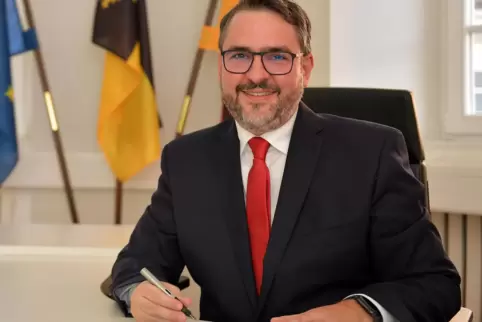 Auf acht Jahre direkt gewählt und nun in der Mitte seiner Amtszeit: Oberbürgermeister Marc Weigel. 