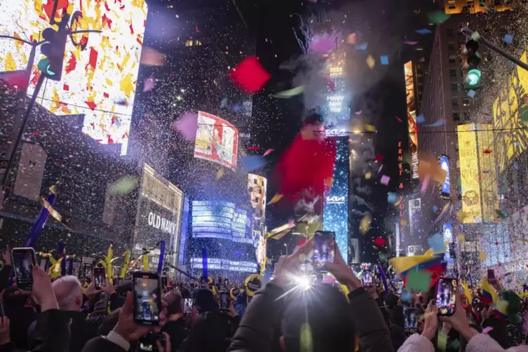 Corona hin oder her: Silvester wurde am Times Square trotzdem gefeiert. Zugelassen waren aber weit weniger Zuschauer als sonst.