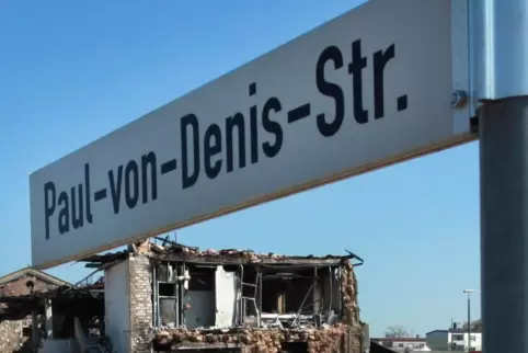 Das war einmal: Die Paul-von-Denis-Straße ist Landaus größte Baustelle. 