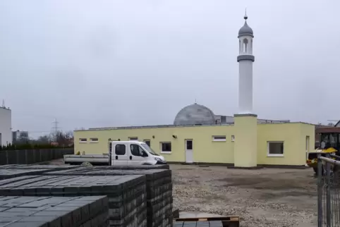 Vor allem Arbeiten am Außengelände der Noor-Moschee stehen noch an. Das Innere des Gebäudes ist laut Gemeinde fast fertig.