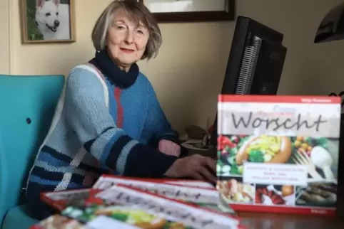 Helga Rosemann hat schon eine ganze Reihe an unterhaltsamen Kochbüchern verfasst, 