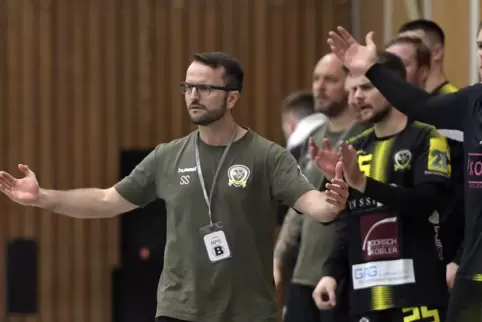 Steffen Schneider hat sich einen Stichtag gesetzt. Ab dann weiß er, ob die VTV Mundenheim um den Aufstieg in die Dritte Handball