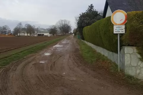 Aus diesem unbefestigten Wirtschaftsweg wollte die CDU einen reinen Fahrradweg machen. 