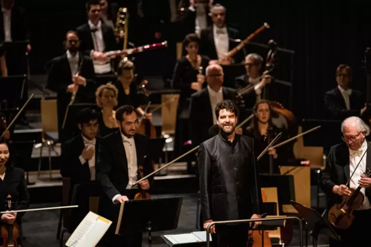 Nach einem Jahr Coronapause kehrte die Deutsche Staatsphilharmonie Rheinland-Pfalz unter der Leitung von Dirigent Markus Huber z