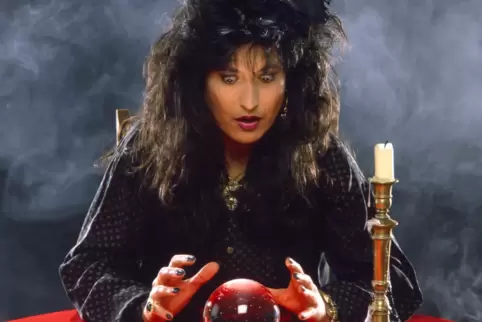 Wie immer hochkonzentriert bei der Arbeit: unsere Weissagerin Madame Medusa. 