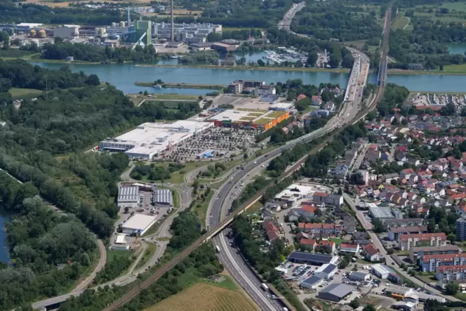 Die Rheinbrücke steht für eine der Hauptverkehrsachsen der Region. Dort werden ständig die Autos automatisch gezählt.