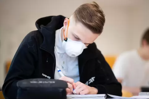 Durch das Tragen einer Maske fühlen sich viele Schüler in ihrer Konzentrationsfähigkeit eingeschränkt.
