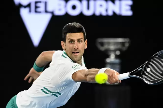 Sein Melbourne-Start polarisiert: Novak Djokovic, der die Tenniswelt über seinen Impfstatus im Unklaren lässt. Sein Melbourne-Start polarisiert: Novak Djokovic, der die Tenniswelt über seinen Impfstatus im Unklaren lässt.