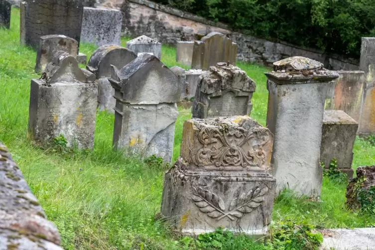 Der jüdische Friedhof in Steinbach spielt auch im Film eine Rolle. 