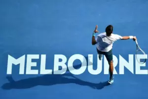 Noch ist völlig offen, ob Novak Djokovic in Melbourne auch wirklich wird aufschlagen können. Noch ist völlig offen, ob Novak Djokovic in Melbourne auch wirklich wird aufschlagen können.
