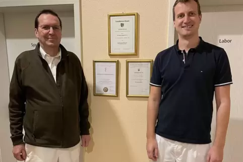 Roland und Maximilian Alt führen die Praxis in Offenbach-Hundheim nun gemeinsam. 