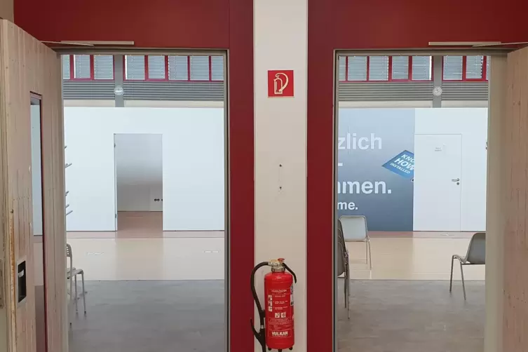 Die Türen in der Neuen Kreissporthalle in Schifferstadt sind für Impfwillige bald wieder geöffnet. 