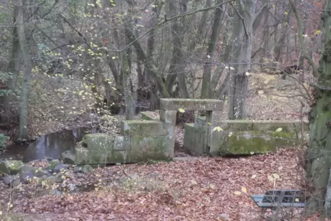Lädt zur Rast ein: die „Schließ“ am Stauweiher. 