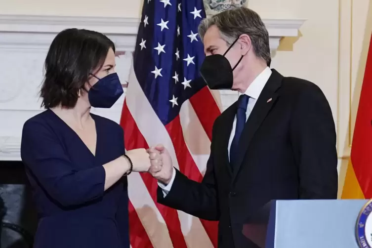 Eine rege Krisendiplomatie soll die Ukraine-Krise eind&auml;mmen. Dazu geh&ouml;rte auch der Besuch von Bundesau&szlig;enministerin Annalena Bae