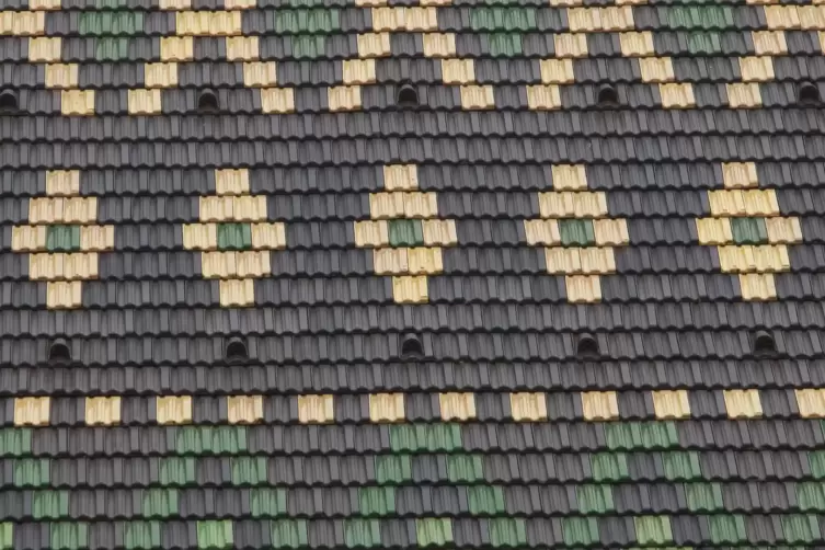 Bunt: Ziegeln auf dem Dach des Ziegeleimuseums in Jockgrim.