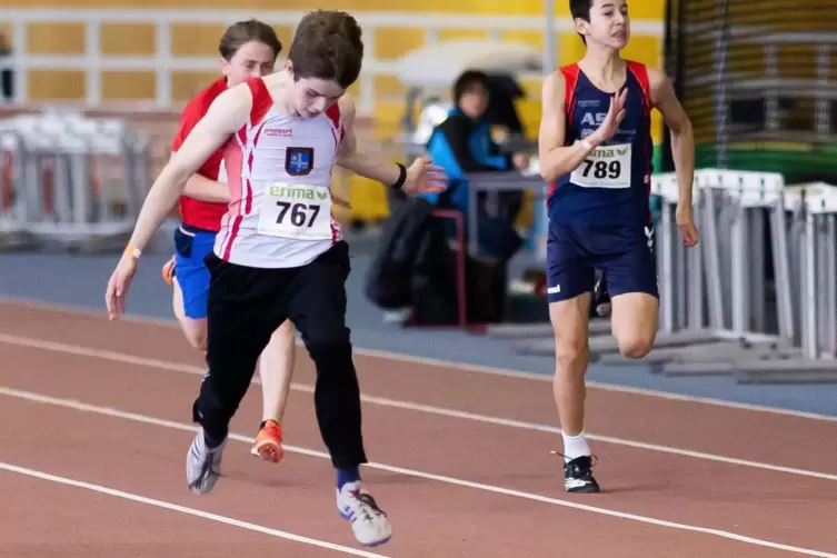 Geschafft: Der 13-jährige Linus Valnion (767) sprintete über 60 Meter schneller als der Sieger der Altersklasse U20.