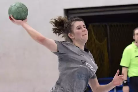 Machte in Ludwigshafen eine klasse Partie: SV-Spielmacherin Lucy Dzialoszynski setzte ihre Mitspielerinnen gut in Szene und traf
