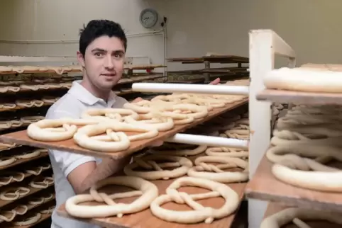 In seiner Backstube in der Speyerer Altstadt: Brezelbäckerei-Inhaber Patrick Blau. In seiner Backstube in der Speyerer Altstadt: Brezelbäckerei-Inhaber Patrick Blau.