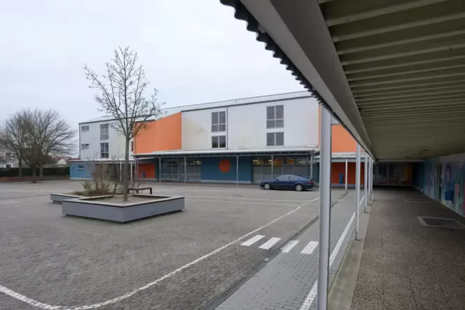 Berghausener Schulgebäude: Seit dem Auszug der Realschule gibt es hier Platz.