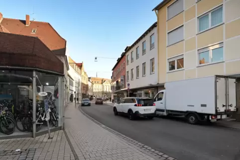 Gilgenstraße: hier Einmündung der Kapuzinergasse. Gilgenstraße: hier Einmündung der Kapuzinergasse.