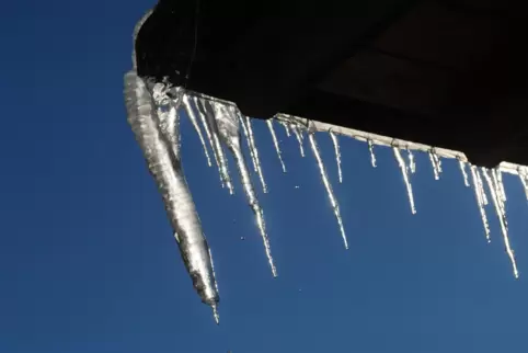 Bei Glätte rückt der Winterdienst der Stadtbildpflege aus. 