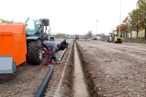 Baustelle Sportplatz: Die Arbeiten für den Winterrasen laufen seit dem Vorjahr. 