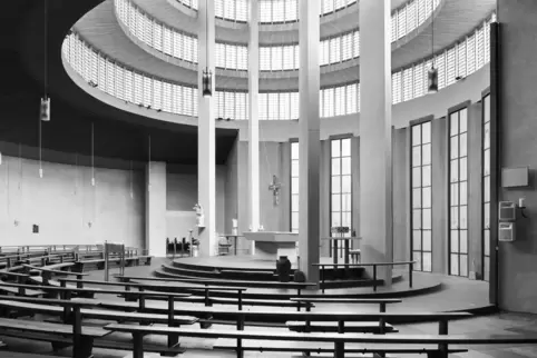 Wie schön das Licht einfällt: Mainzer Heilig Kreuz Kirche. Wie schön das Licht einfällt: Mainzer Heilig Kreuz Kirche.