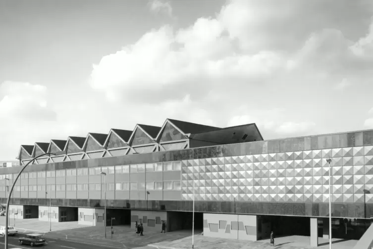 Bestes Beispiel: Rheingoldhalle. 