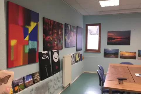 Ausstellung im DRK-Haus „Kinder, Jugend, Familie).