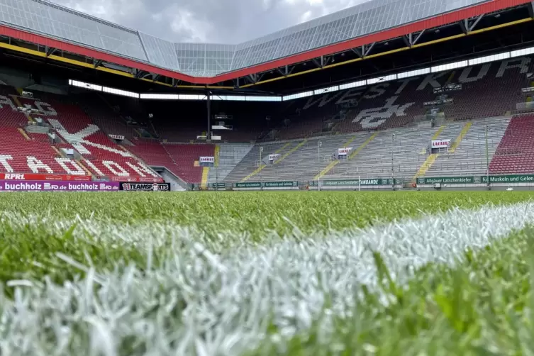 500 Zuschauer dürfen gegen Meppen ins Fritz-Walter-Stadion.