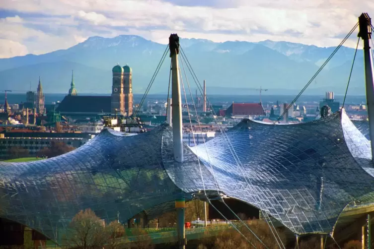 Das Zeltdach im Münchner Olympiapark – auch nach 50 Jahren spektakulär. 