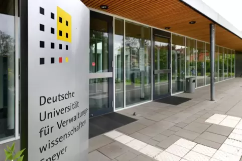 Campus in der Freiherr-vom-Stein-Straße: Deutsche Universität für Verwaltungswissenschaften.