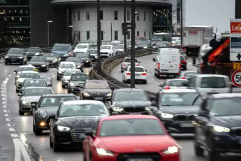 Für Auszubildende kann sich eine Antragstellung besonders lohnen, wenn ihre Ausbildungsstätte mindestens 21 Kilometer vom Wohnor