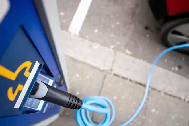 Intensive Debatten gab es im Winnweilerer Verbandsgemeinderat, ob das neue Feuerwehr-Fahrzeug elektrisch betrieben werden soll. Intensive Debatten gab es im Winnweilerer Verbandsgemeinderat, ob das neue Feuerwehr-Fahrzeug elektrisch betrieben werden soll.