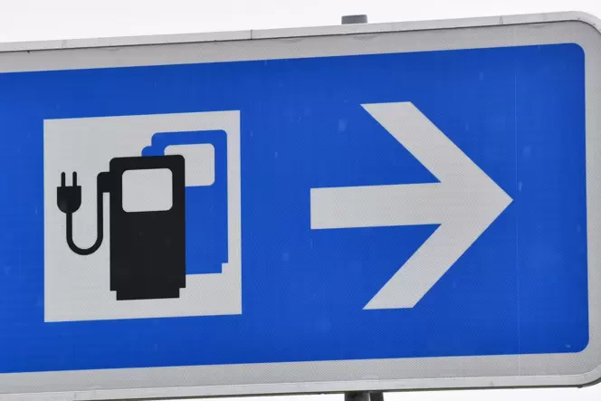 Der Weg in alle Lebensbereiche ist für die E-Mobilität noch weit, meint RHEINPFALZ-Mitarbeiter Joerg Schifferstein. Der Weg in alle Lebensbereiche ist für die E-Mobilität noch weit, meint RHEINPFALZ-Mitarbeiter Joerg Schifferstein.