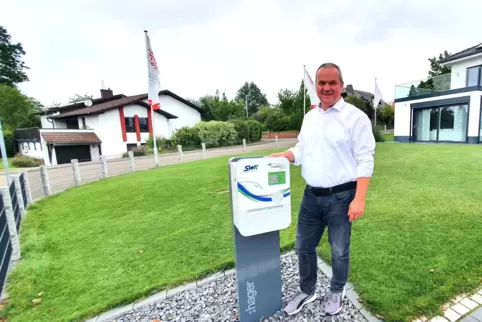  Stromtankstellen wie hier in Heltersberg sollen auch in Waldfischbach-Burgalben das Laden von Elektrofahrzeugen ermöglichen. Zu