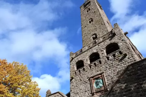 Soll am Sonntag wieder zur Pilgerstätte für Extremisten werden: Bismarckturm bei Bad Dürkheim. 